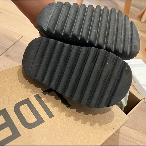 Yeezy slide 11k - Picture 3 of 6